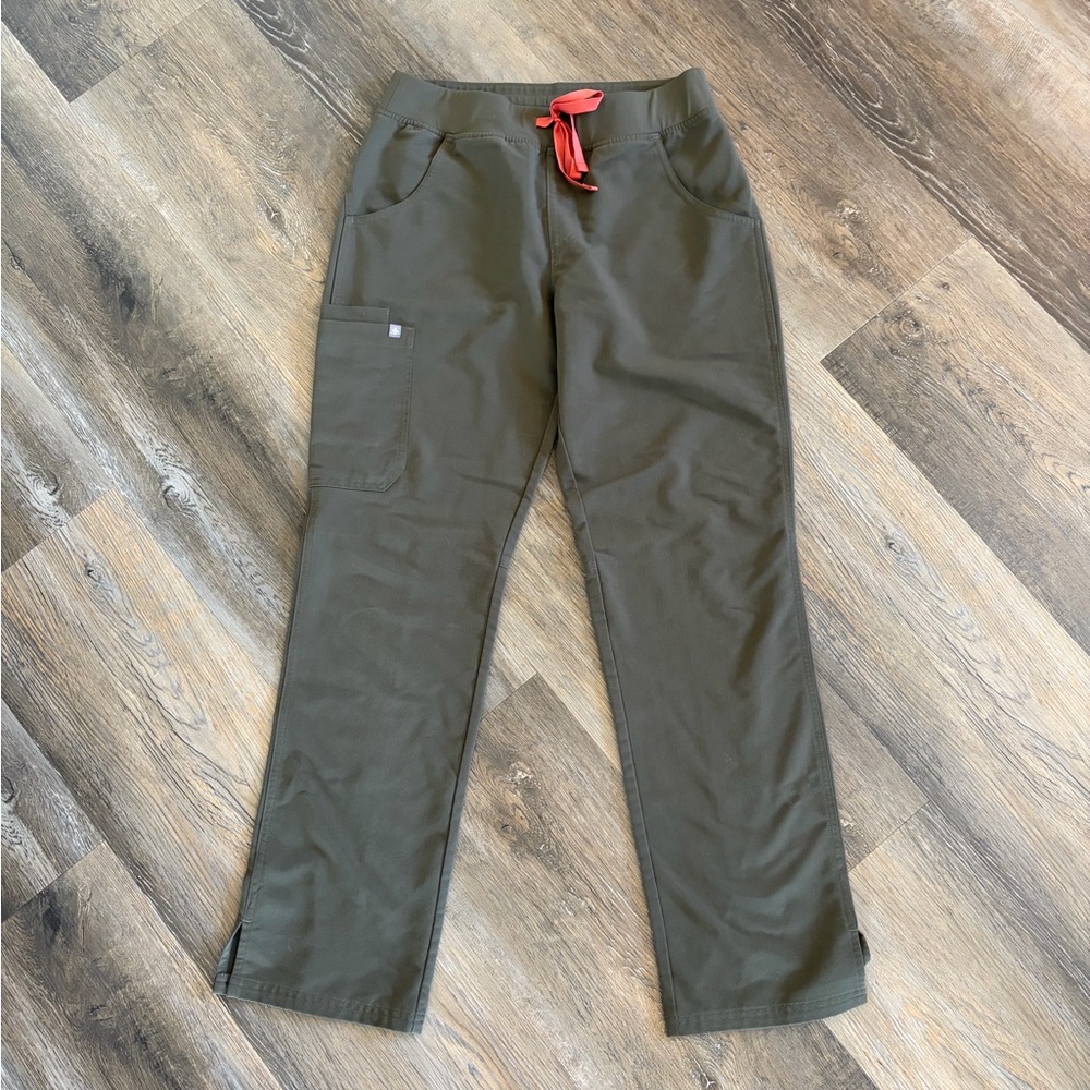 Figs Kade Cargo Scrub pants in Spruce